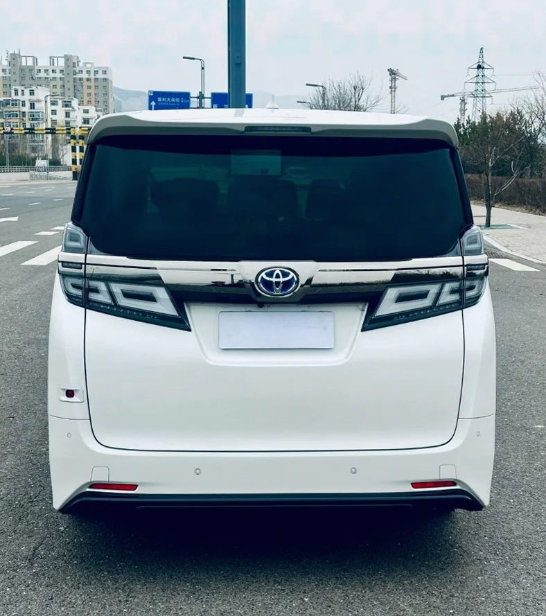 丰田威尔法 后面外观二