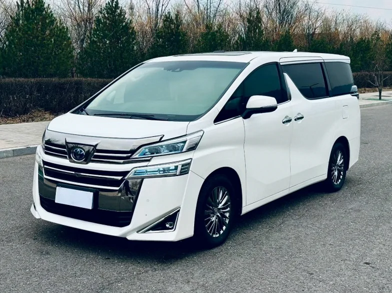 丰田威尔法 内饰后排