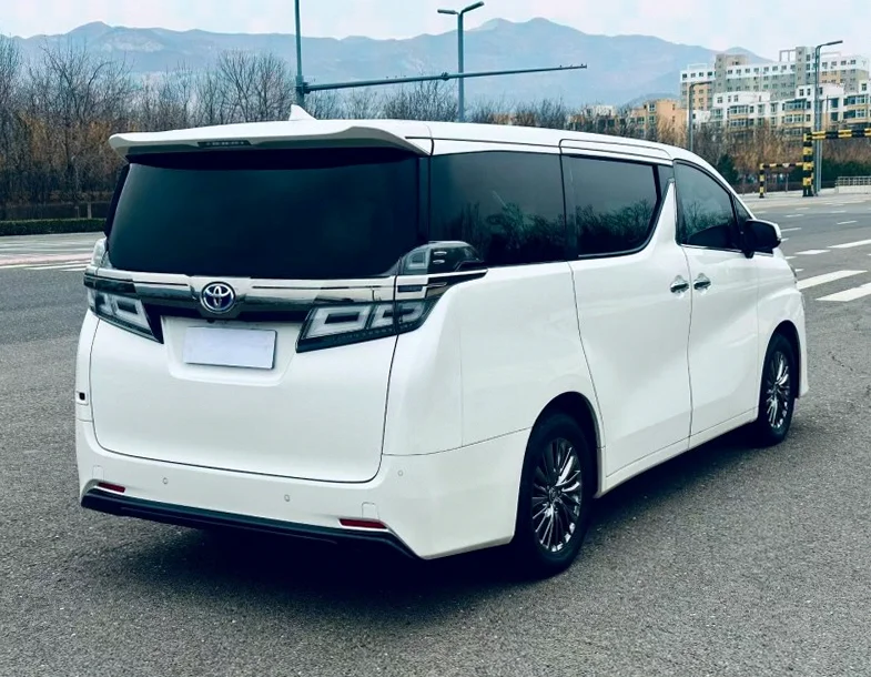 丰田威尔法 驾驶室