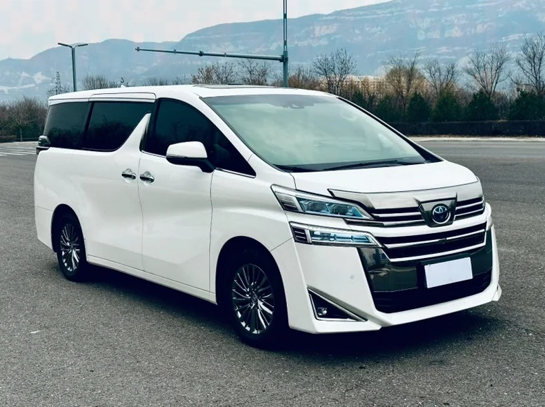 丰田威尔法 正面外观二