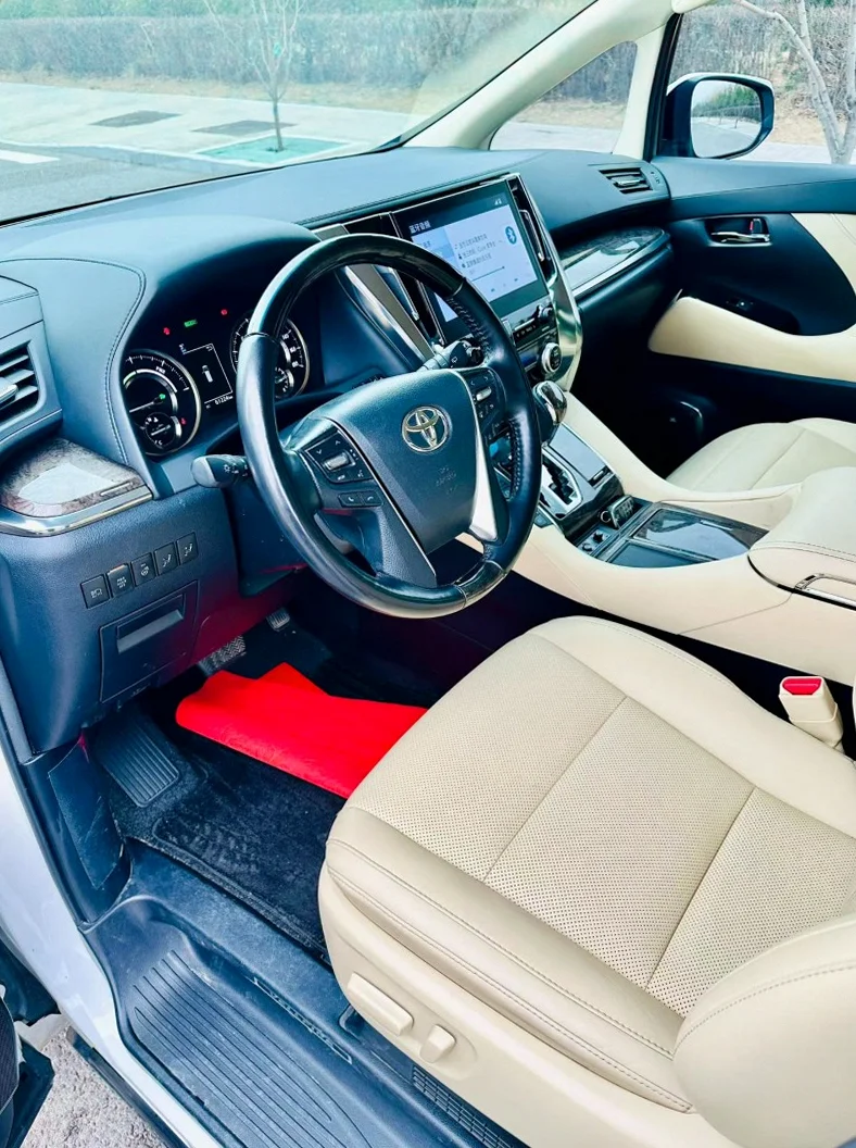 丰田威尔法 正面外观三