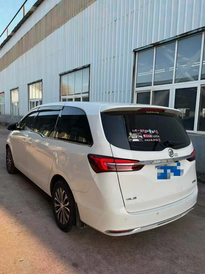 别克GL8 后面外观二