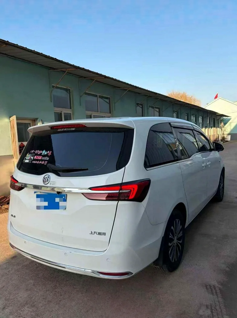 别克GL8 后面外观一