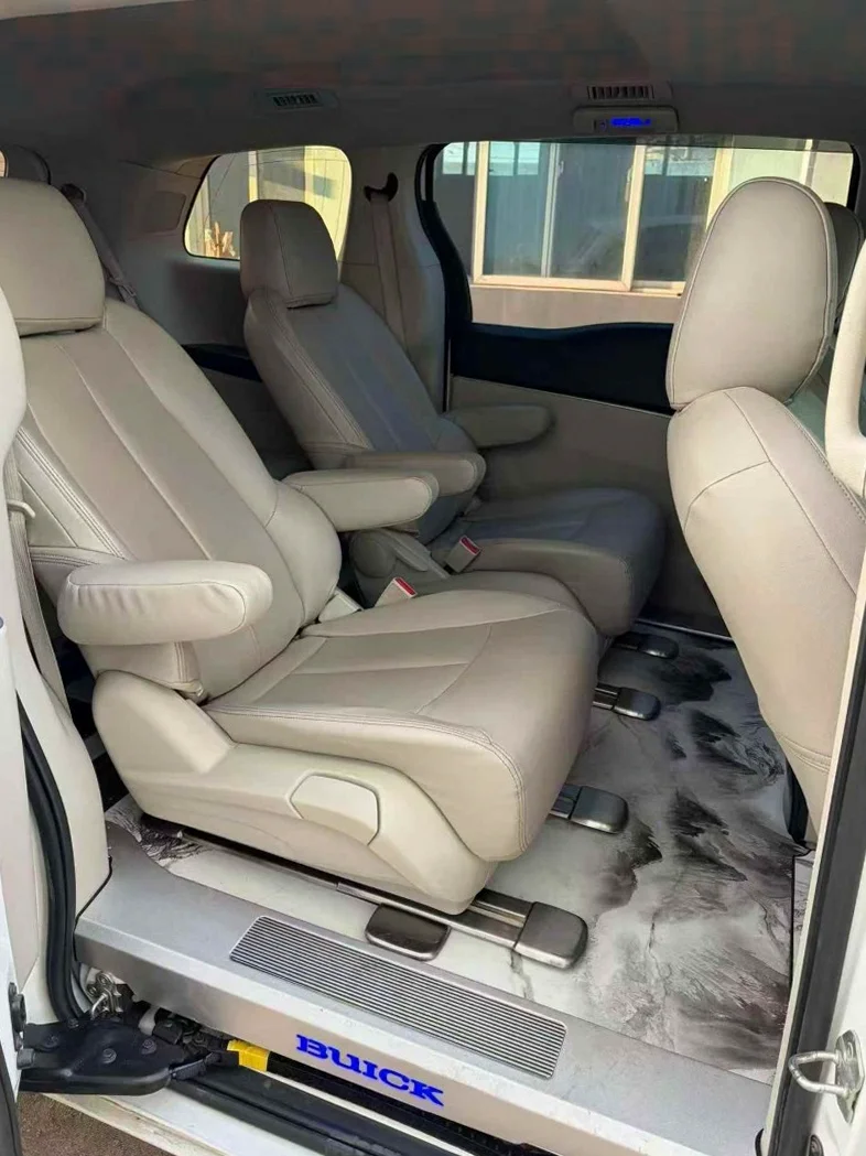 别克GL8 内饰后排