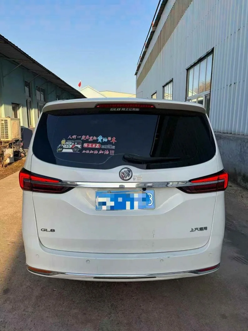 别克GL8 后面外观三