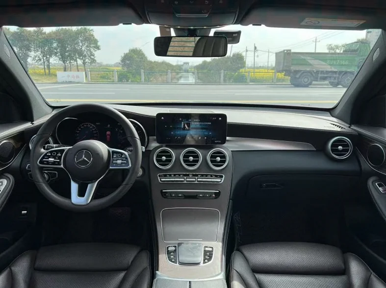 奔驰GLC 内饰前排