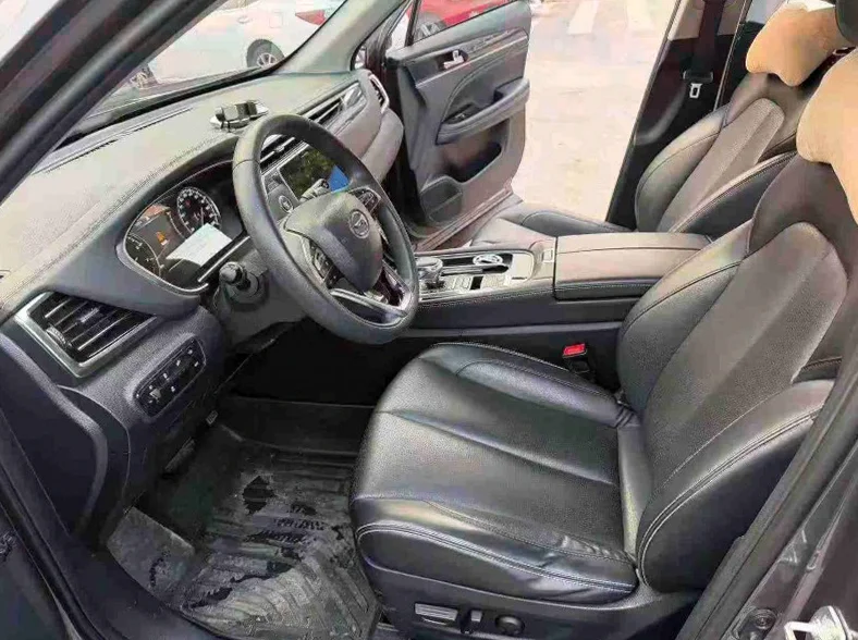 传祺GS5 后面外观一