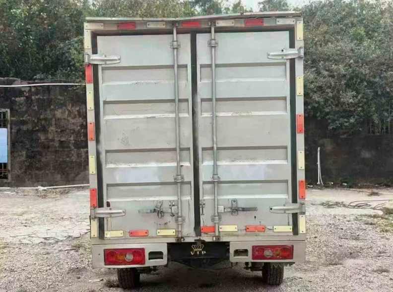 华晨鑫源 内饰后排