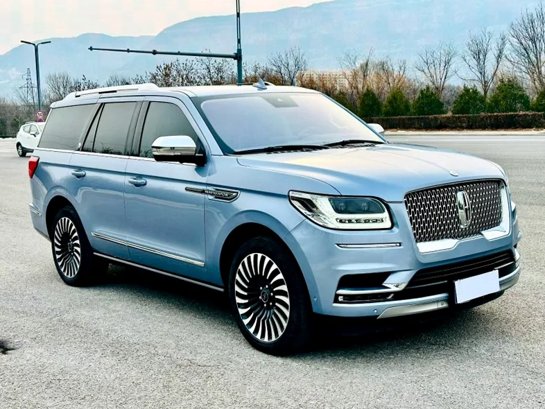 林肯领航员 内饰前排