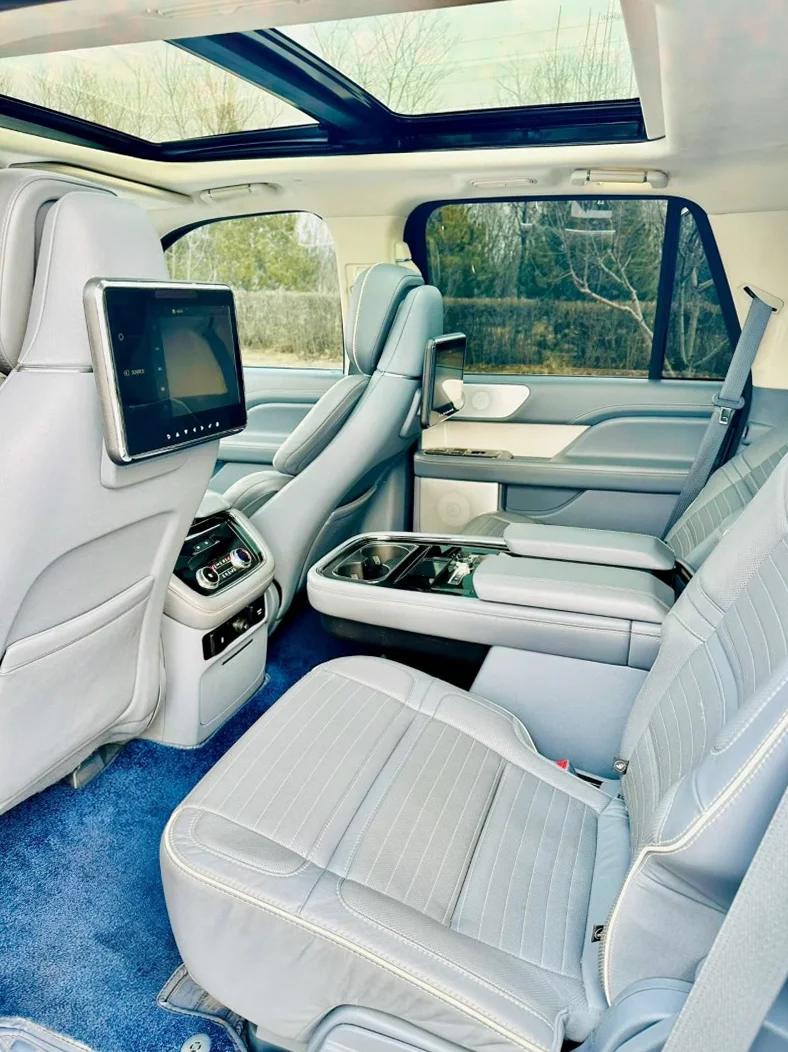 林肯领航员 内饰后排