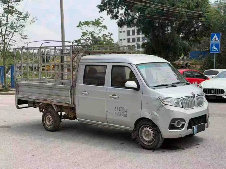 华晨T32 正面外观三