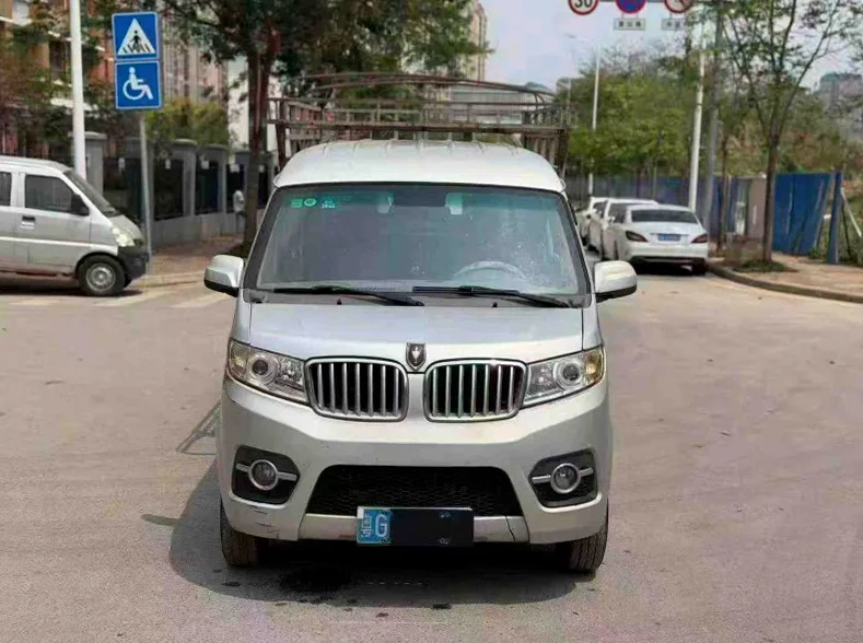 南宁2020年华晨T32协议车 正面外观一