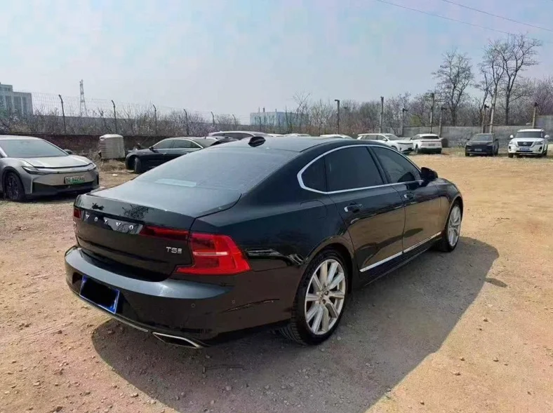 沃尔沃S90 内饰后排