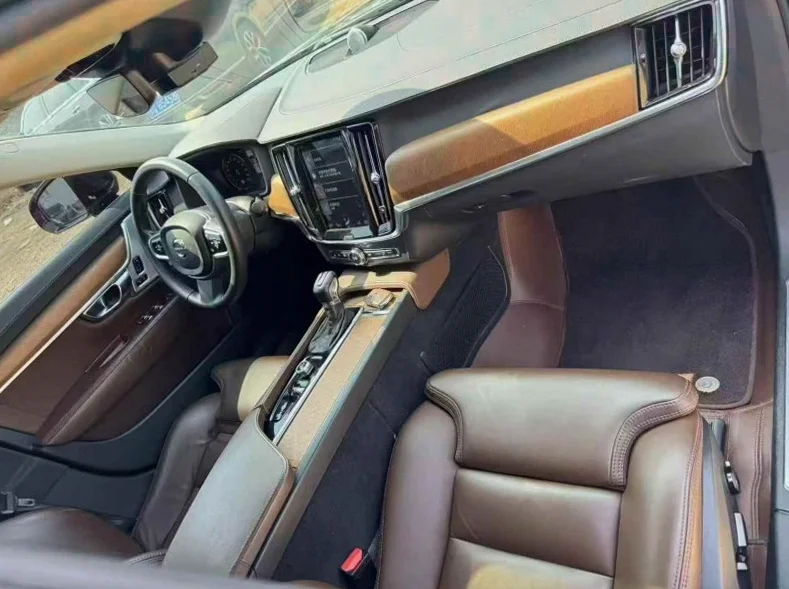 沃尔沃S90 后面外观一