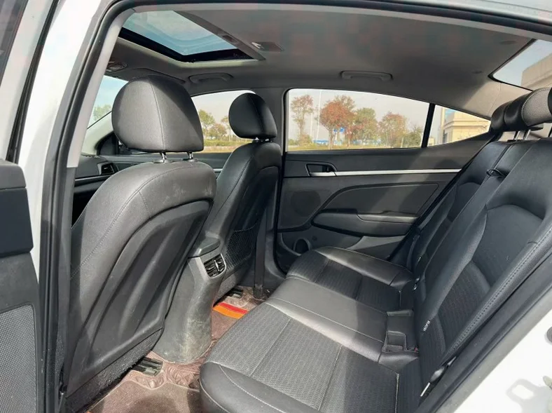 现代领动 后面外观二