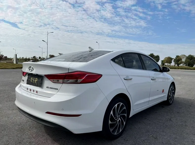 现代领动 内饰后排