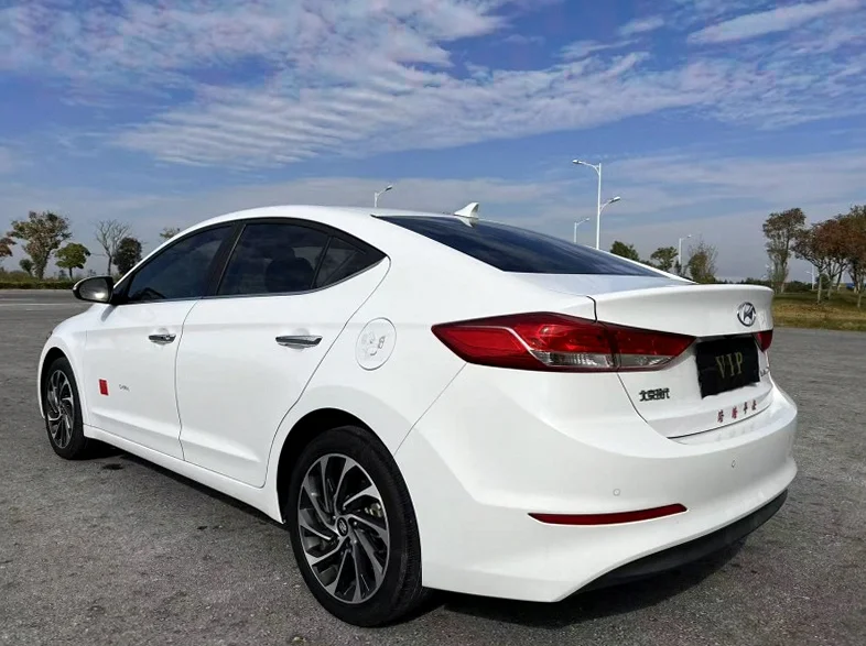 现代领动 驾驶室