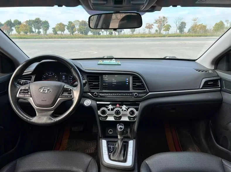 现代领动 内饰前排