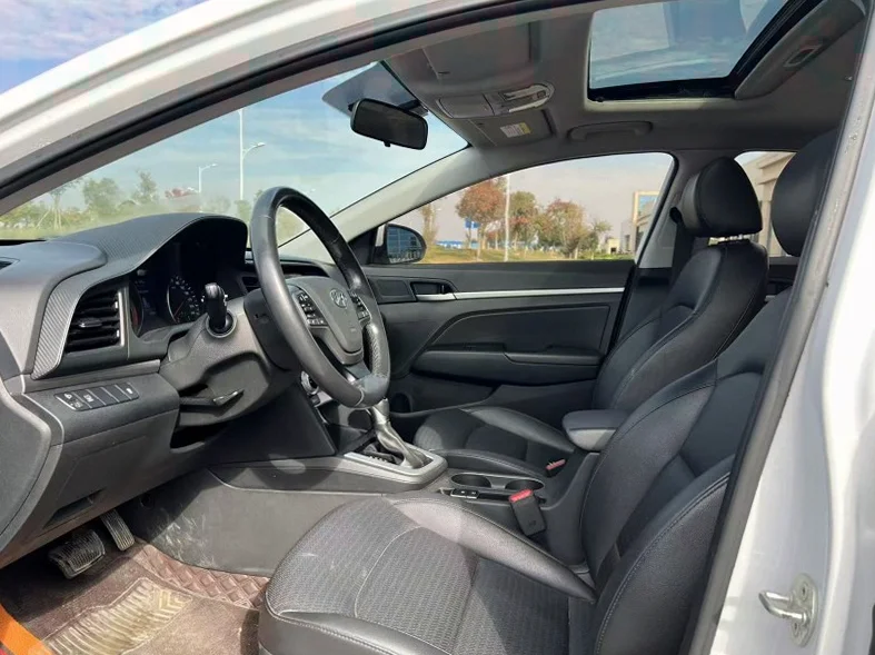 现代领动 后面外观一