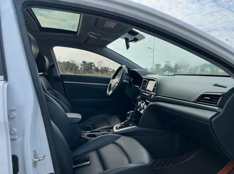 现代领动 后面外观三