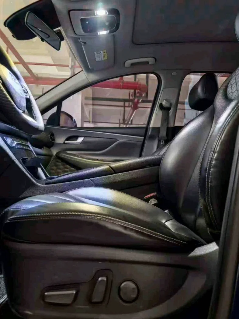 现代新胜达 后面外观二