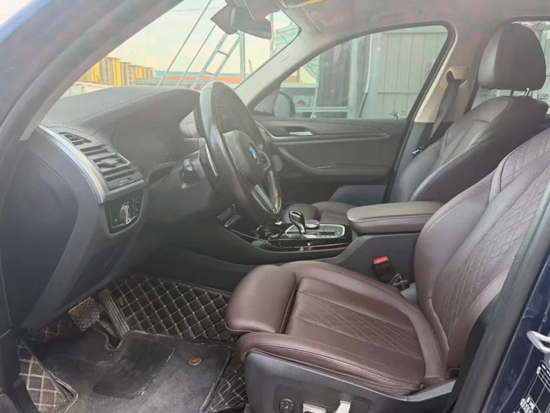 宝马X3 后面外观一