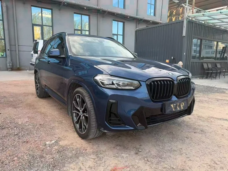 宝马X3 后面外观三