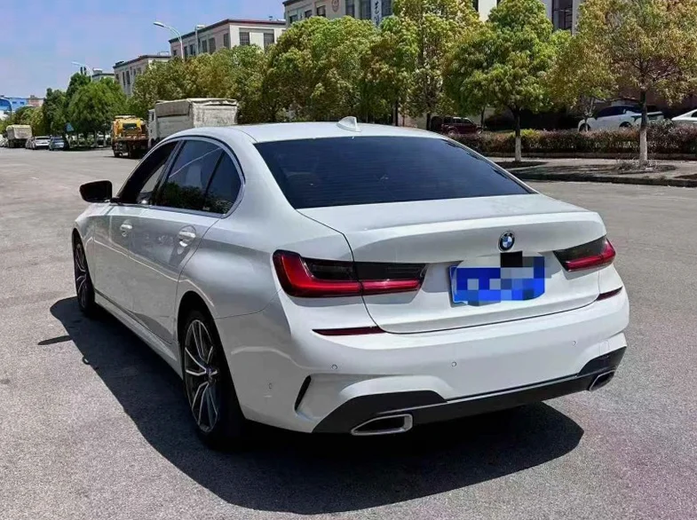 宝马3系 后面外观一