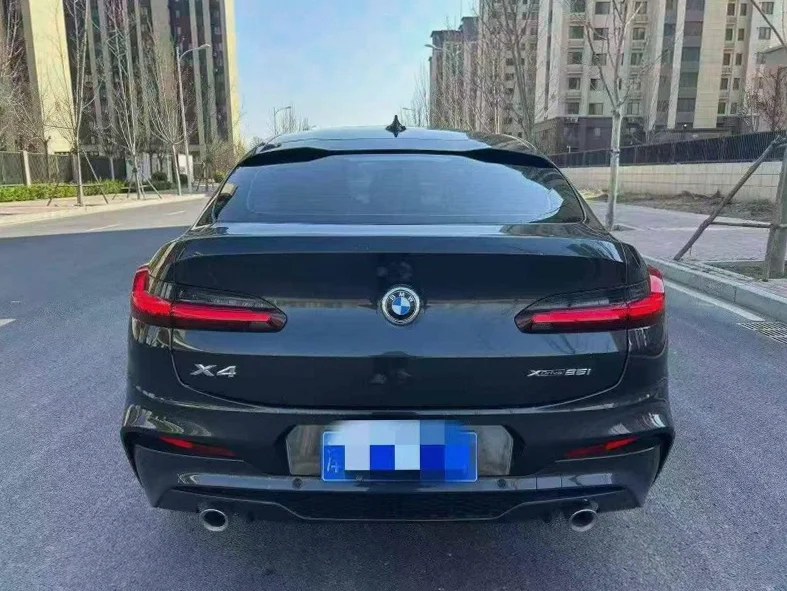 宝马X4 后面外观三