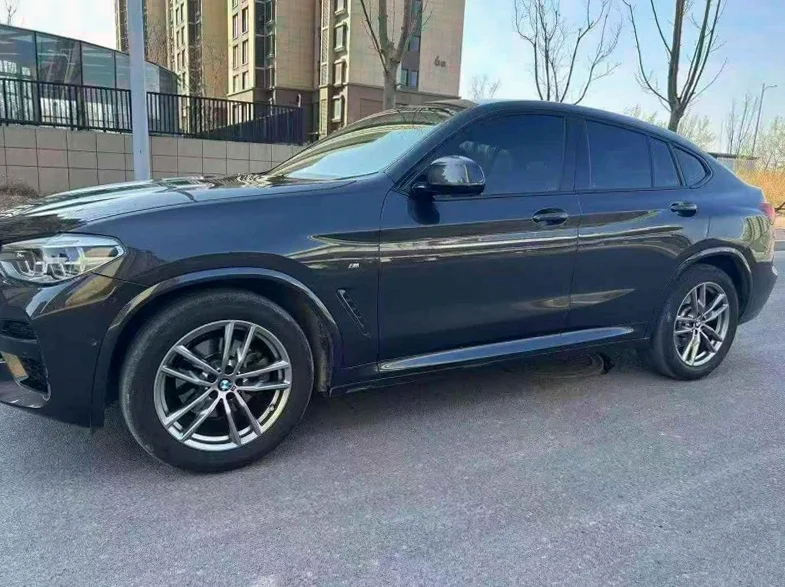 宝马X4 后面外观一