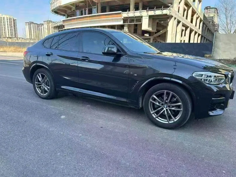 宝马X4 正面外观二
