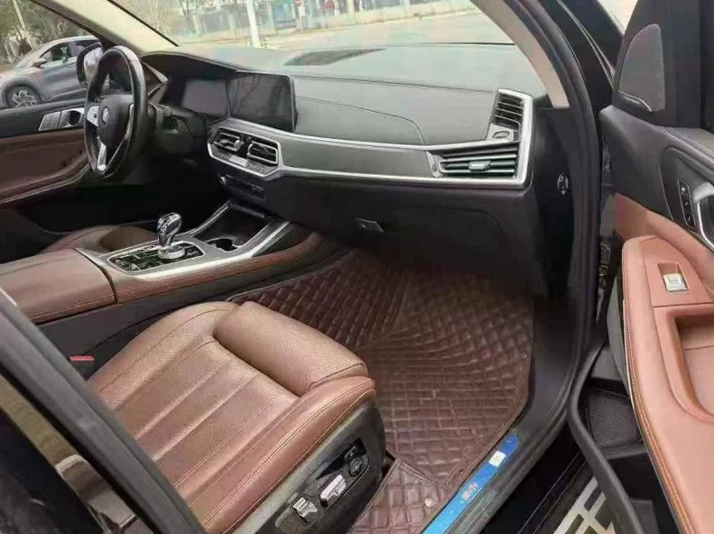 宝马X7 后面外观二