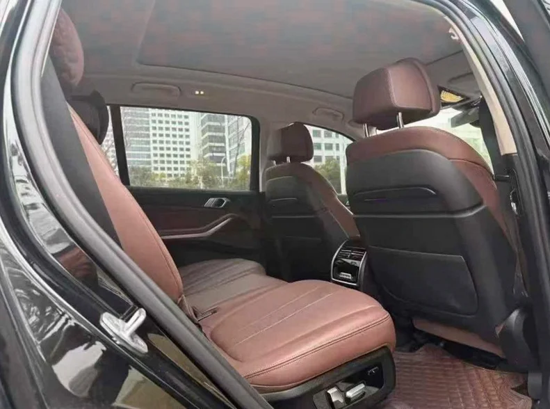 宝马X7 内饰前排
