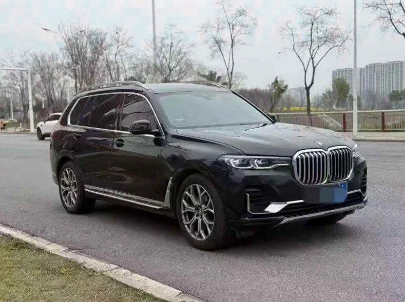 宝马X7 正面外观二