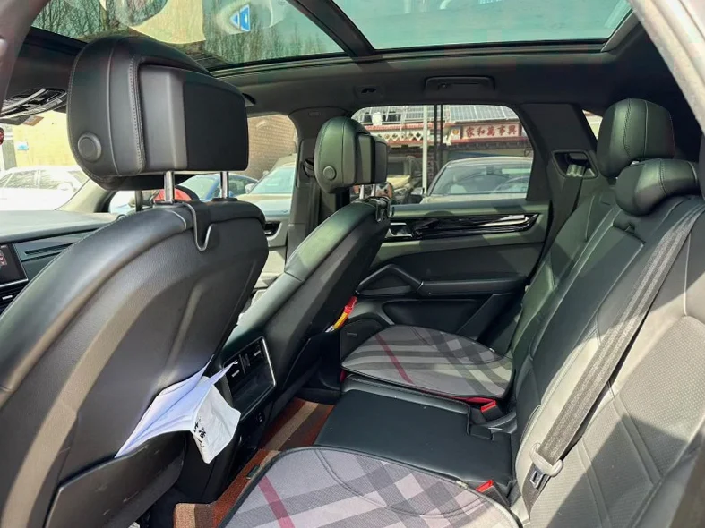 保时捷卡宴 后面外观二