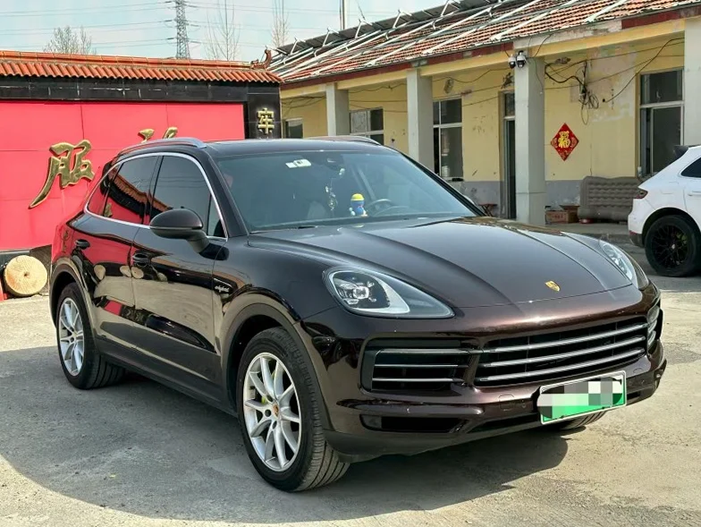 保时捷卡宴 正面外观三