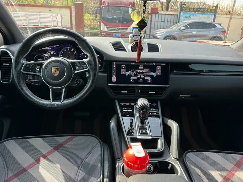 保时捷卡宴 后面外观三