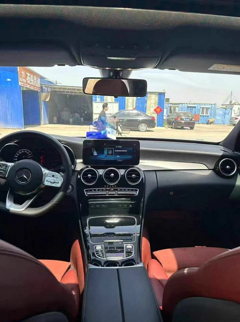 奔驰C 后面外观一