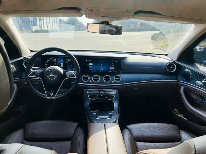 奔驰E 后面外观三