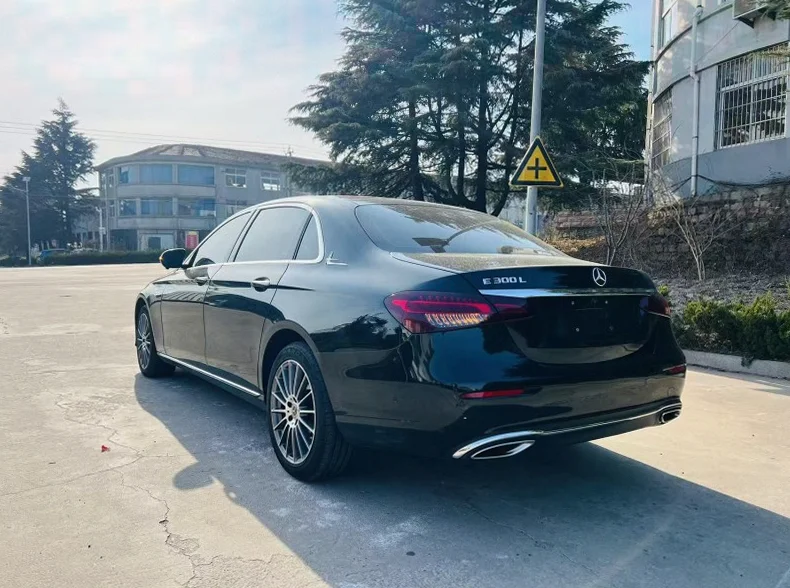 奔驰E 内饰前排