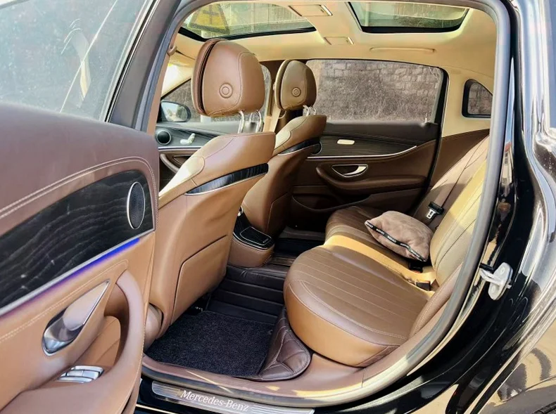 奔驰E 后面外观二