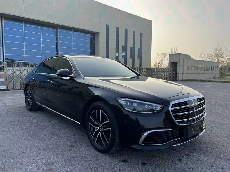 奔驰S 正面外观二