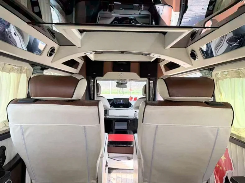 奔驰威霆 后面外观二