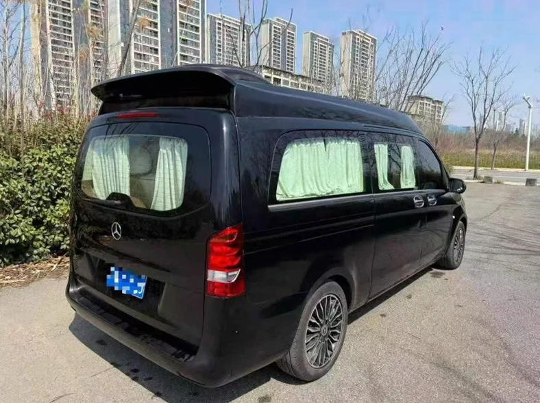 奔驰威霆 内饰后排