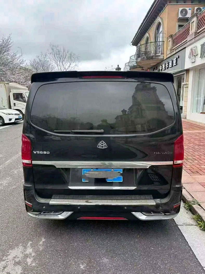 奔驰威霆 正面外观二