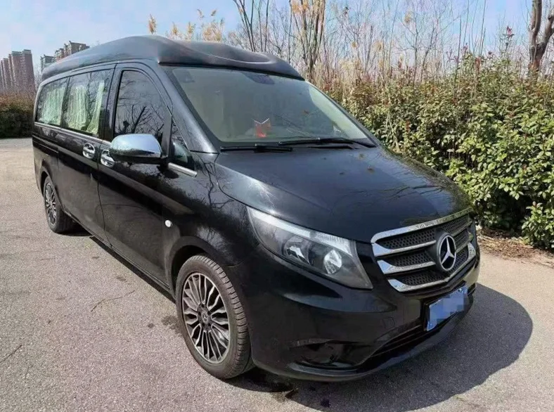 奔驰威霆 正面外观二