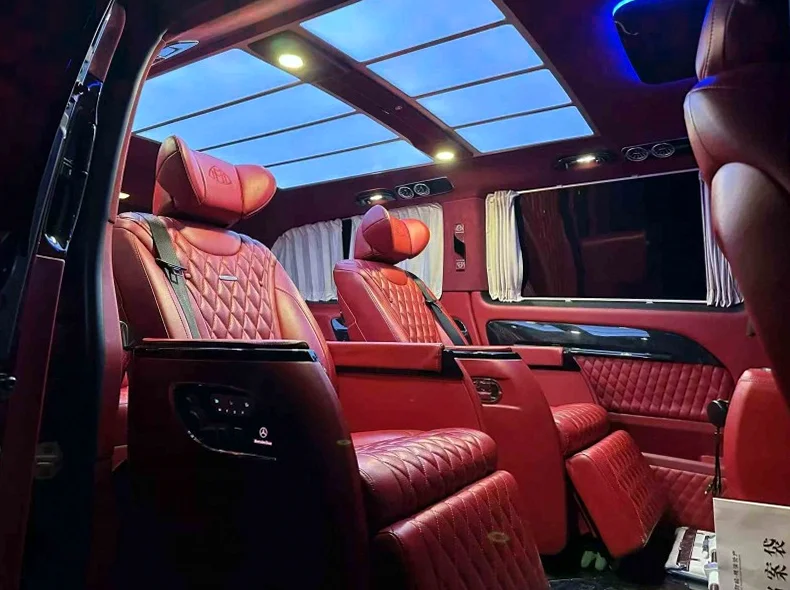 奔驰威霆 后面外观二