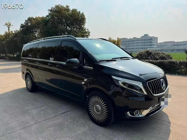 奔驰威霆 正面外观二