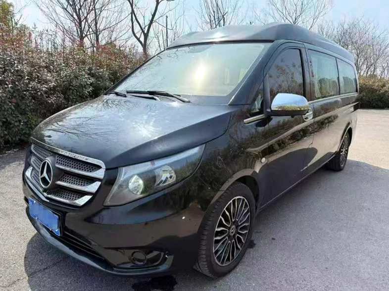 奔驰威霆 正面外观三