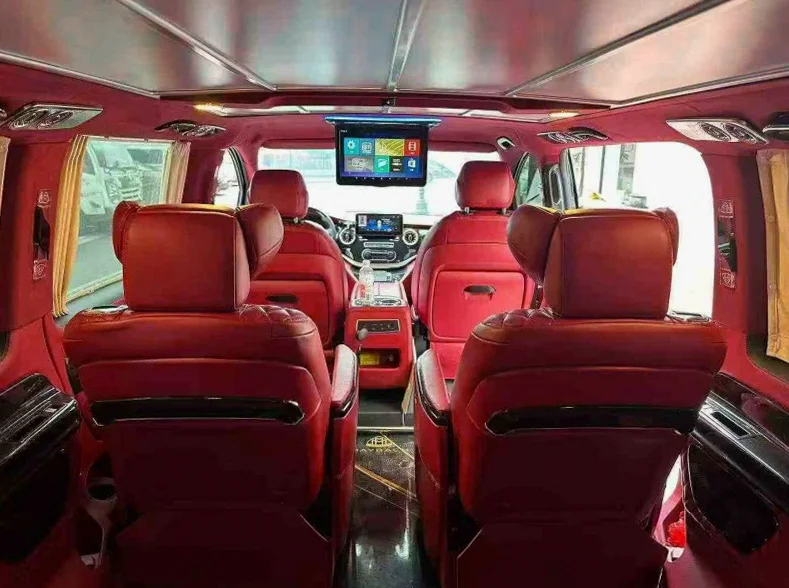 奔驰威霆 内饰后排